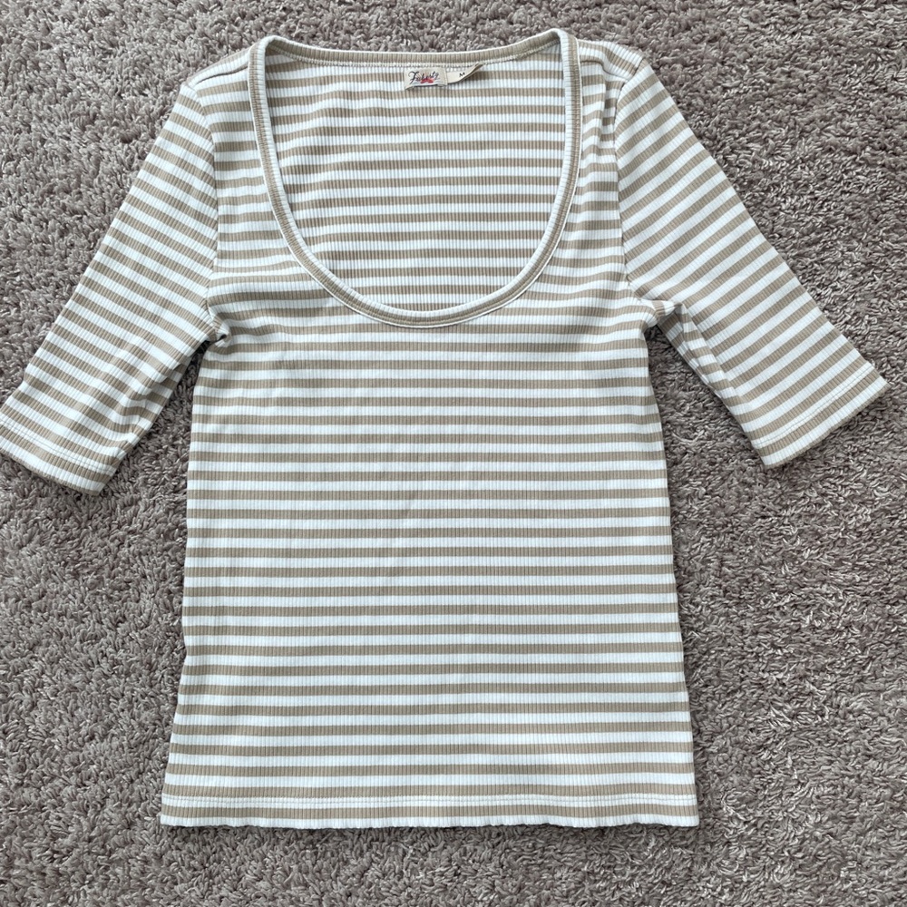 NWOT Faherty White and tan Fitted 3/4 Sleeve T-Shirt